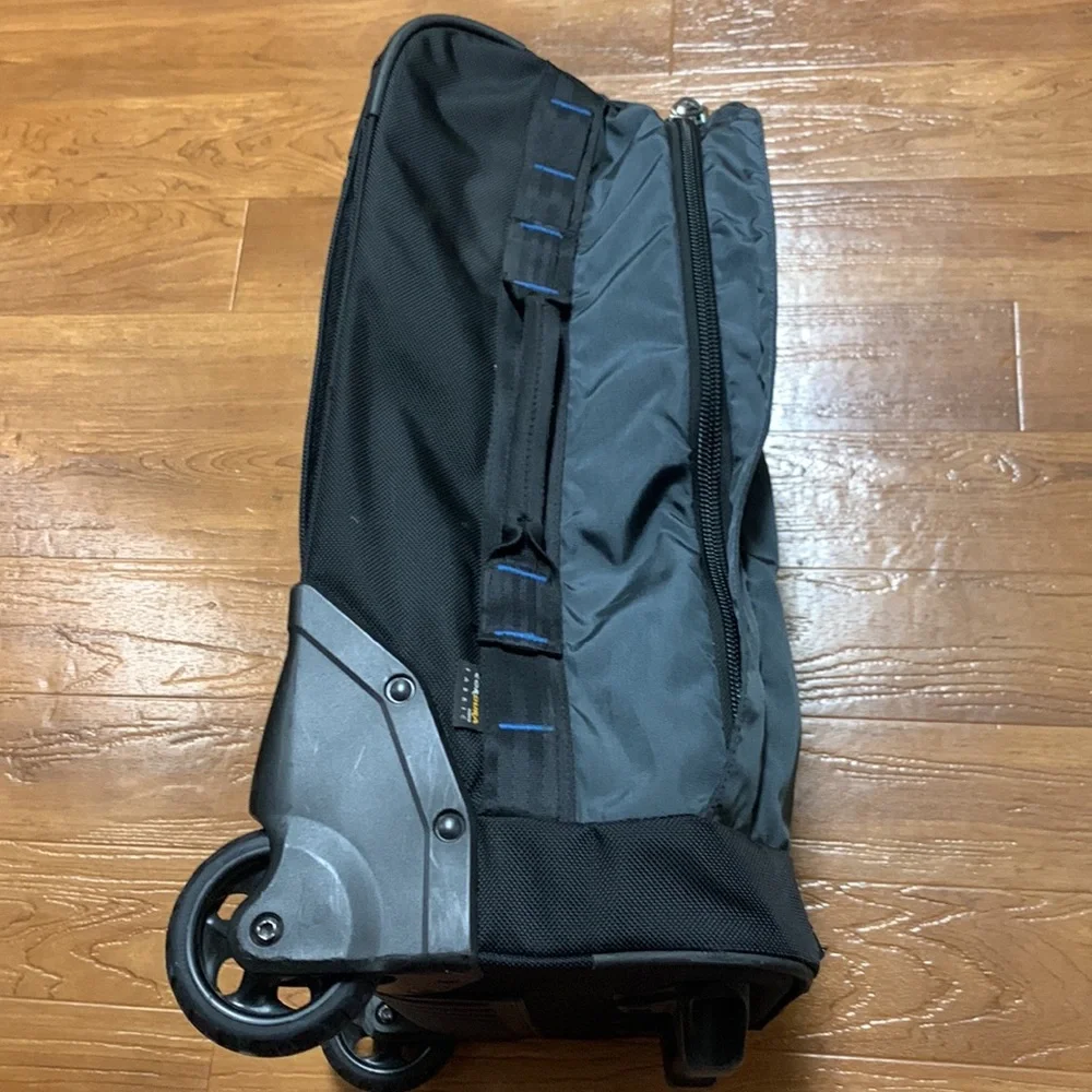 REI Luggage Wheely Beast Wheeled Rolling Travel Suitcase - Picture 7 of 10